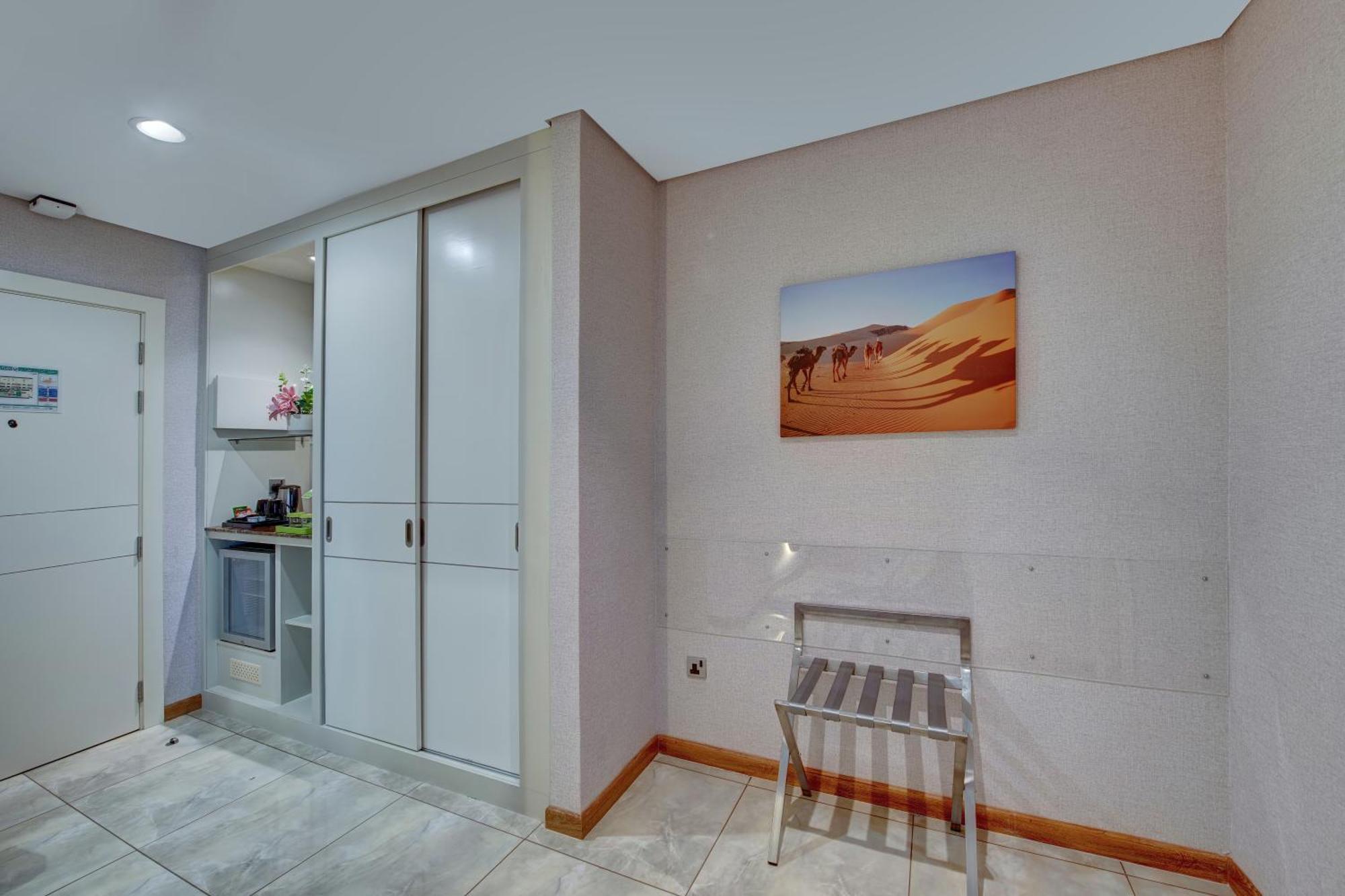 La Quinta By Wyndham Abu Dhabi Al Wahda Otel Dış mekan fotoğraf