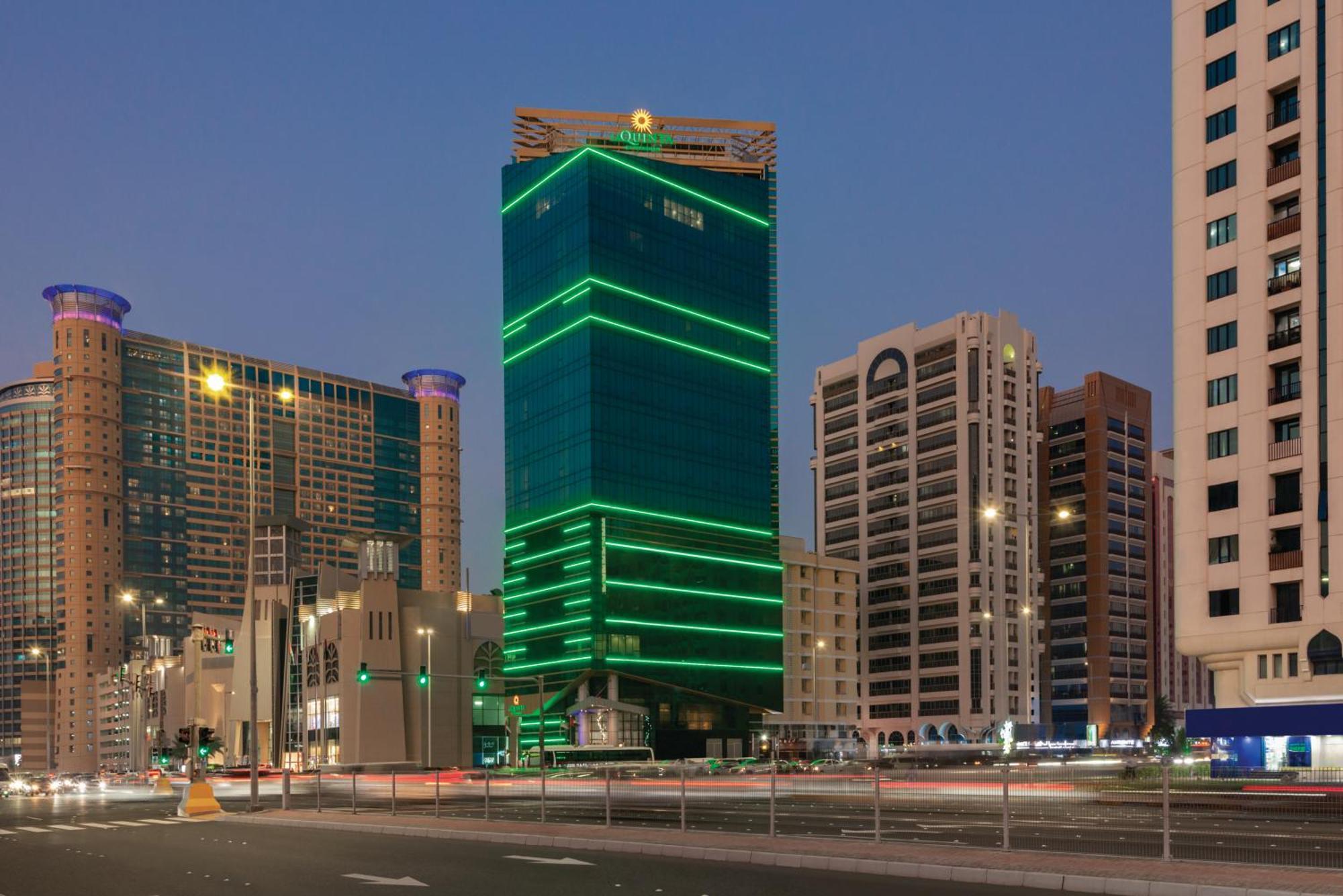 La Quinta By Wyndham Abu Dhabi Al Wahda Otel Dış mekan fotoğraf