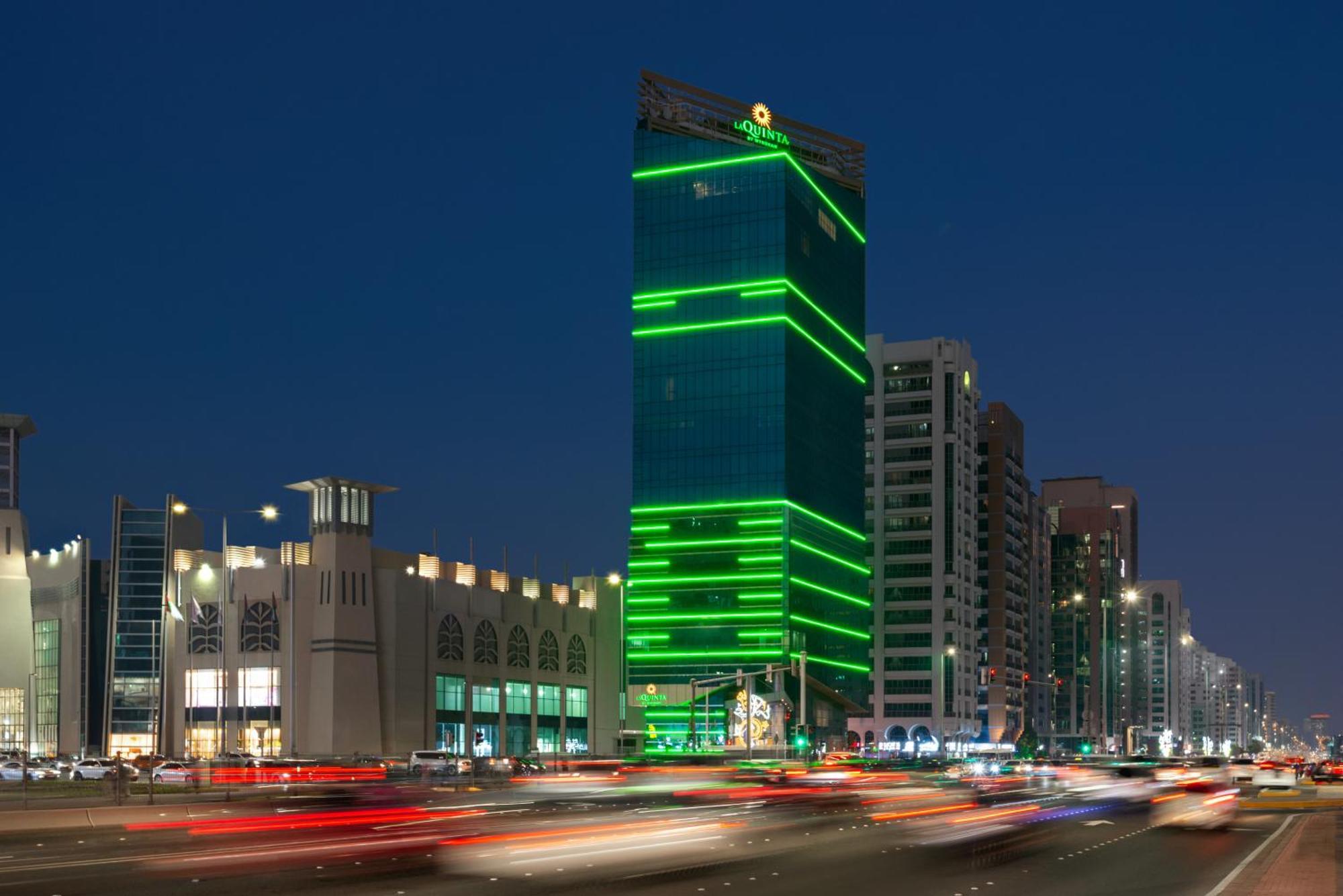 La Quinta By Wyndham Abu Dhabi Al Wahda Otel Dış mekan fotoğraf