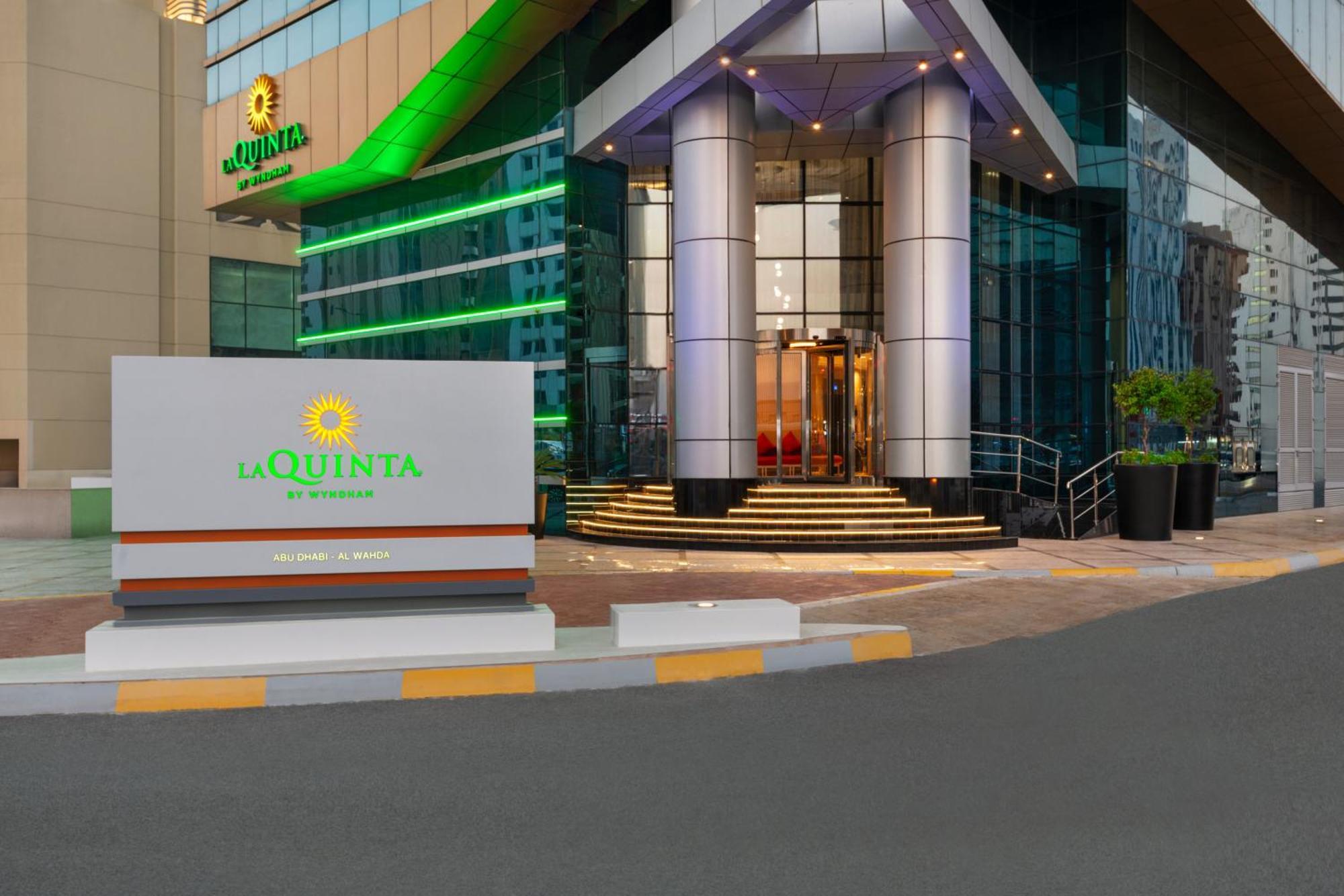 La Quinta By Wyndham Abu Dhabi Al Wahda Otel Dış mekan fotoğraf